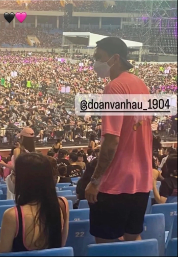 Cặp đôi gây chú ý trong đêm diễn này có lẽ là Doãn Hải My - Đoàn Văn Hậu, Mai Hà Trang - Hà Đức Chinh. Họ cùng xuất hiện và thưởng thức đêm concert.