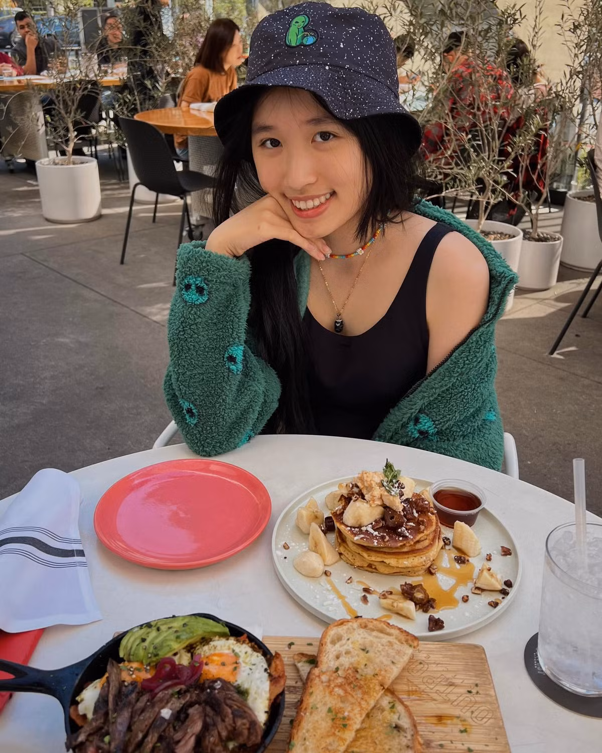 Ngoài ra Jenny Huỳnh còn có nhóm fan của riêng mình lên đến 380 ngàn thành viên.