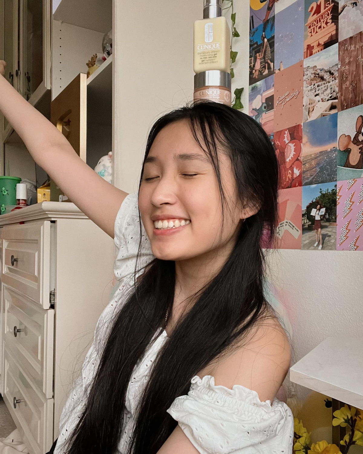 Jenny Huỳnh (tên thật là Huỳnh Việt Hoàng Vy, sinh năm 2005) là YouTuber Gen Z rất được lòng cư dân mạng.