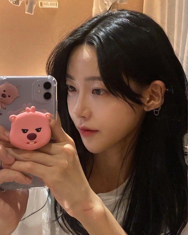 Sắc vóc ấn tượng khiến Min Ji nhiều lần bị nghi ngờ phẫu thuật thẩm mĩ, nhưng cô khẳng định bản thân chỉ trải qua 2 lần chỉnh nha mà không hề đụng dao kéo. Ảnh: Tổng hợp