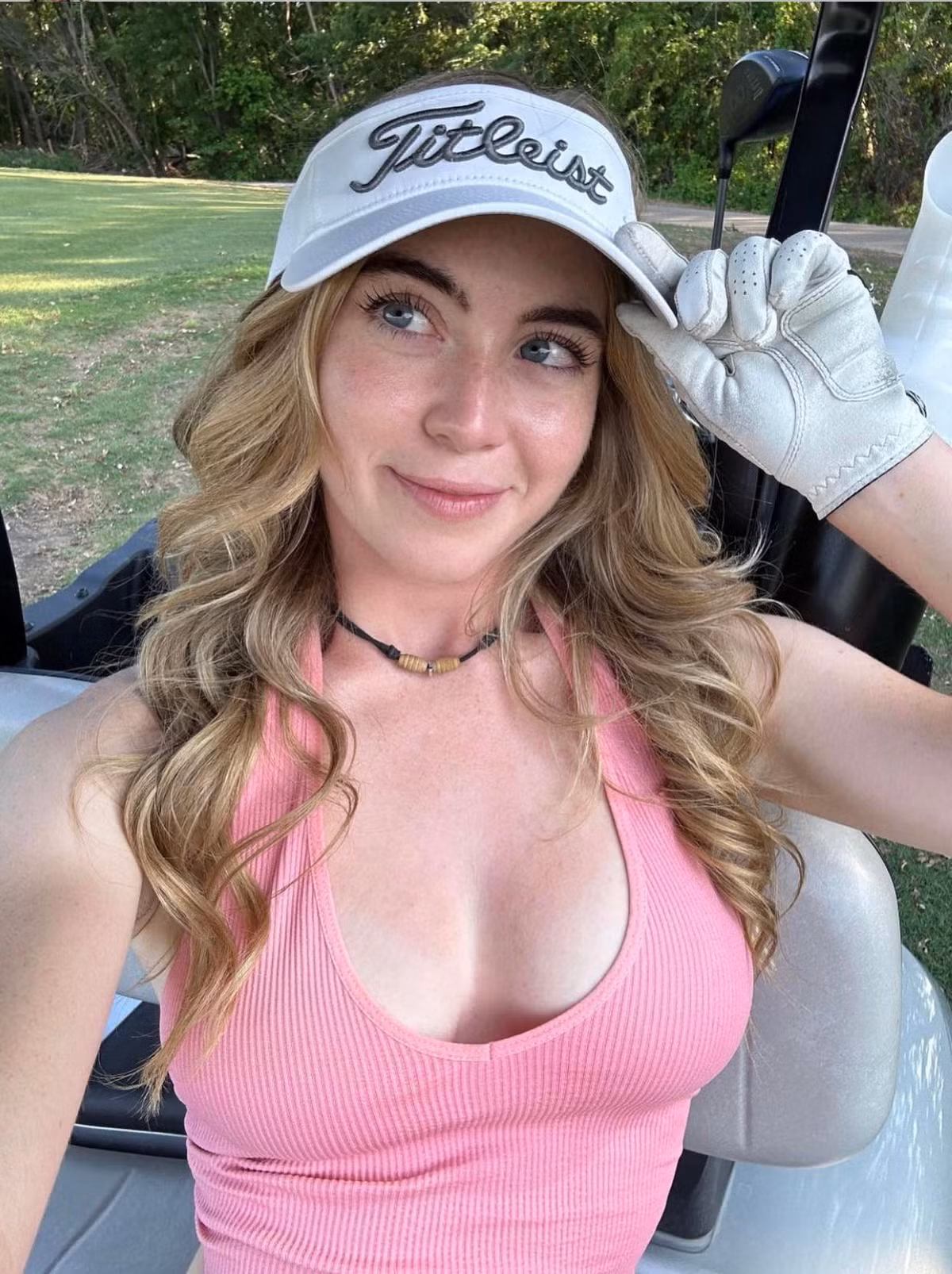 Mỹ nhân 24 tuổi có vóc dáng cân đối, làn da trắng và 3 vòng đầy đặn.