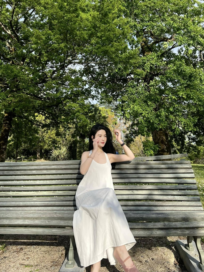 Mặc dù đã lên tiếng đáp trả nhưng netizen cho biết lần này cô nàng rất nhẹ nhàng, hoàn toàn trái ngược với phong cách bình thường. Bởi trước đó Chu Thanh Huyền không ngại “chọc tức” hay đáp trả tay đôi với antifan.