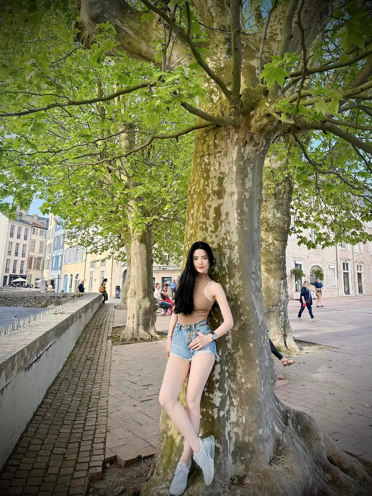 Hiện tại cư dân mạng đang tiếp tục bàn tán xôn xao về sự việc. Ảnh: FBNV