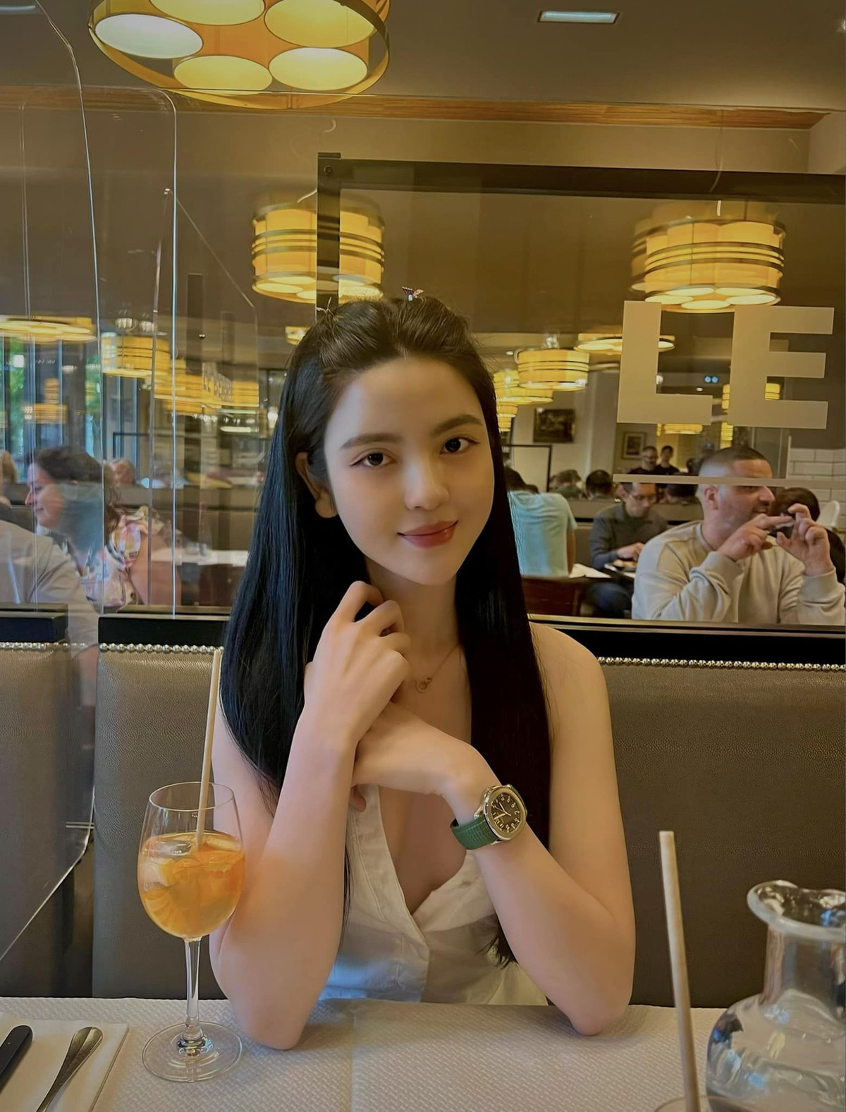 Cụ thể, một tài khoản TikTok có tên M.L.O với gần 900 nghìn lượt theo dõi đã đăng tải clip "bóc trần sự thật" về quá khứ của Chu Thanh Huyền như làm sugar baby, quỵt tiền hay dọa nạt chủ cũ.