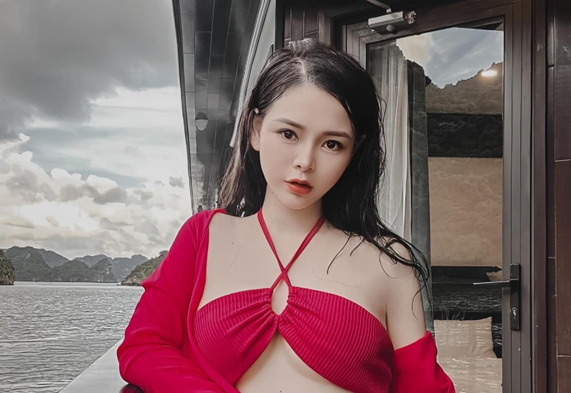 Thuý Trà cũng khiến bao người ngỡ ngàng trước nhan sắc ngày càng xinh đẹp và mặn mà.