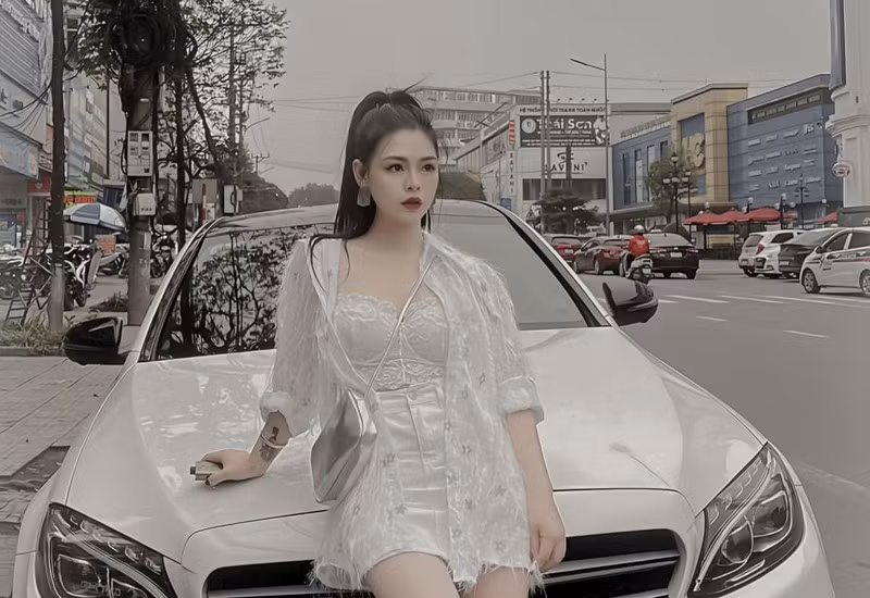 Phần đông cư dân mạng tò mò về cuộc sống hiện tại của cô dâu Thuý Trà sau đám cưới đó.