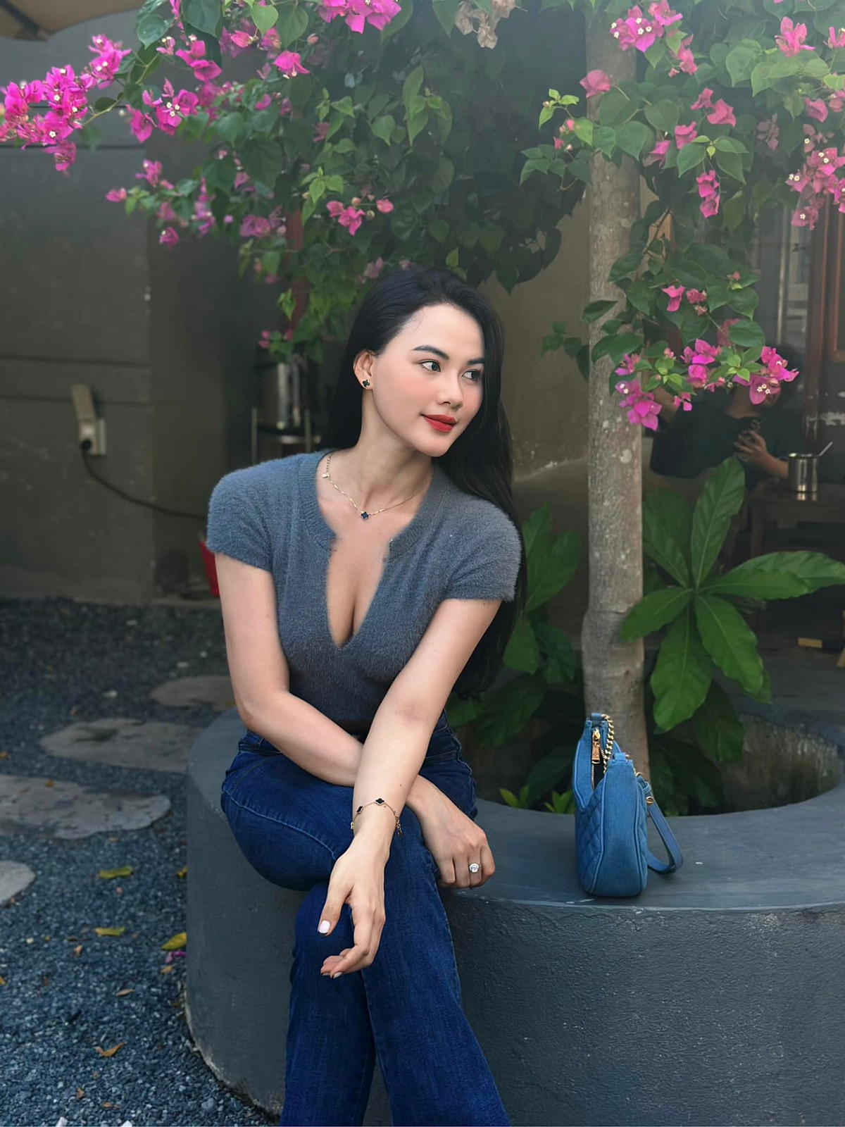 Cô nàng sở hữu chiều cao khá lý tưởng là 1m68. Đồng thời số đo ba vòng của Trương Mụi là 87-61-89 (cm) được nhiều chị em ước ao.