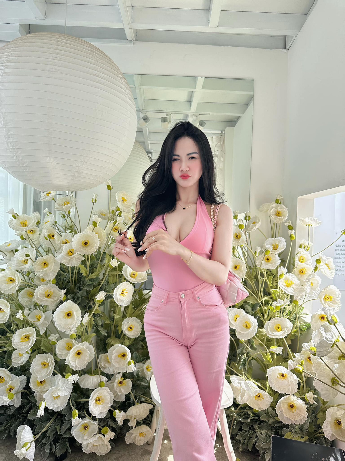 Cô nàng còn làm PG cho các sự kiện, mẫu ảnh tự do và KOL.