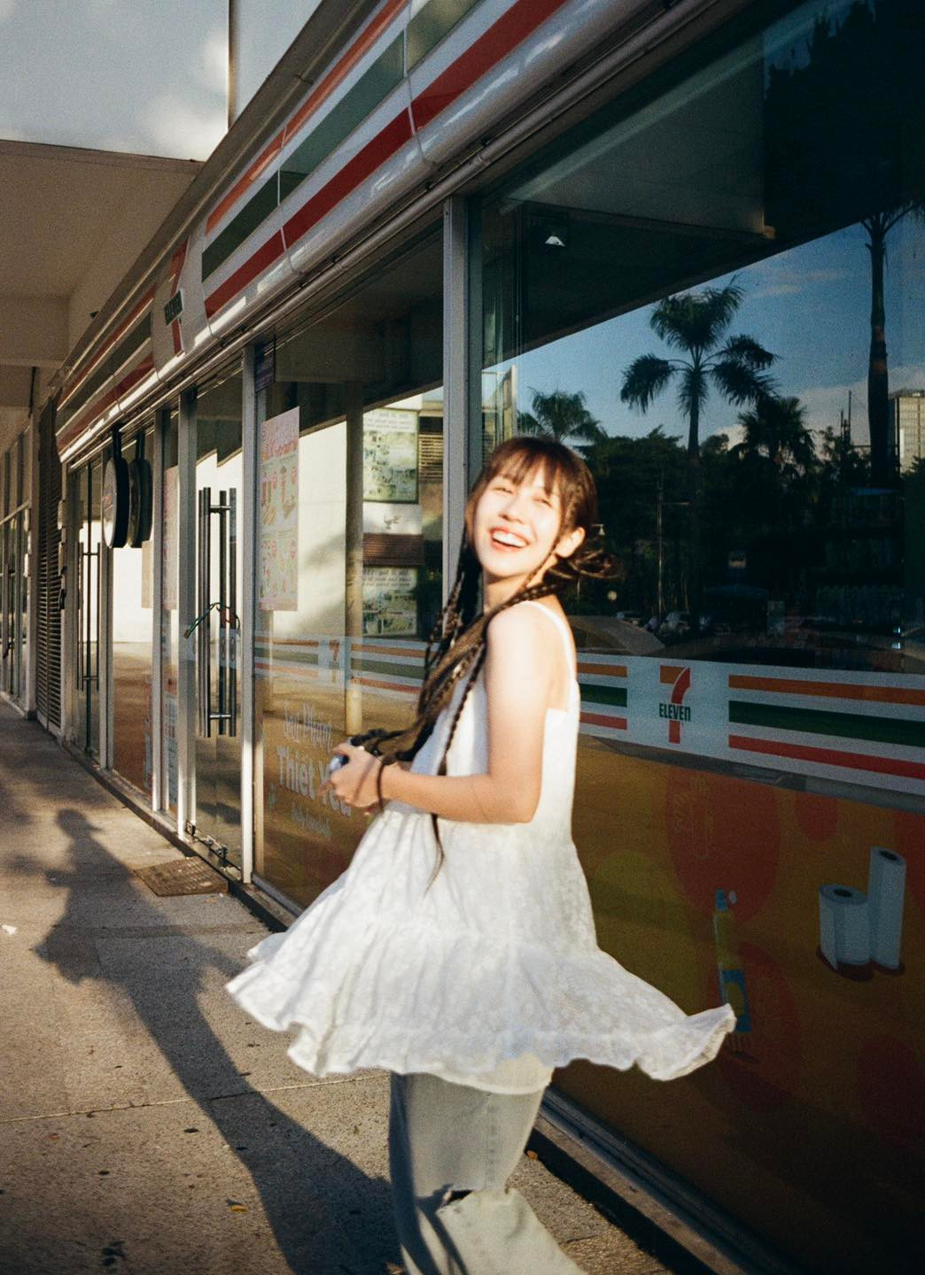 Phong cách thường ngày của Hậu Hoàng khá đơn giản nên mỗi khi cô nàng "lên đồ" lại khiến netizen được phen chú ý.