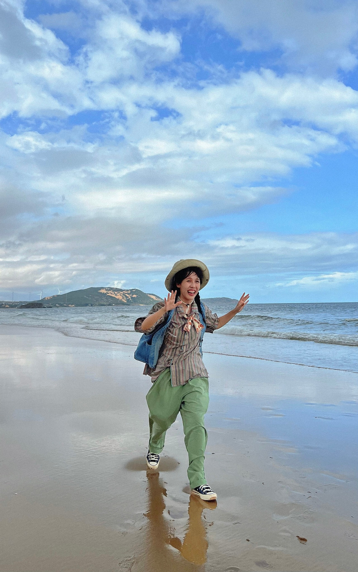 Cũng chính vì vậy mà thu nhập của cô nàng luôn khiến khán giả tò mò. Từng có tin đồn Hậu Hoàng thu về gần 10 tỷ đồng/tháng. Ảnh: FBNV