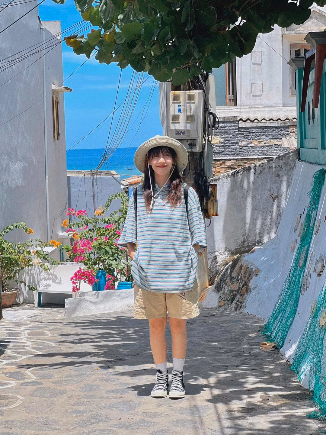 Cư dân mạng nhiều người không ngại thú nhận là trông nữ Youtuber thế này hơi... sai nhưng vẫn xinh.