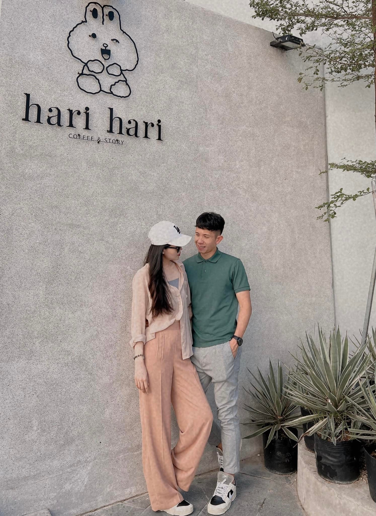 Dù đăng tải ảnh bạn gái trên mạng xã hội nhưng hậu vệ đội tuyển Việt Nam luôn giấu kín nhan sắc nửa kia