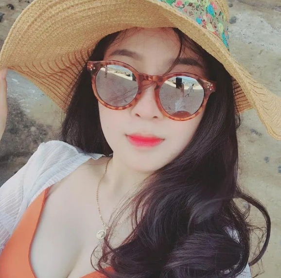 Kiều Oanh sở hữu gương mặt khả ái, làn da trắng cùng thần thái cuốn hút.