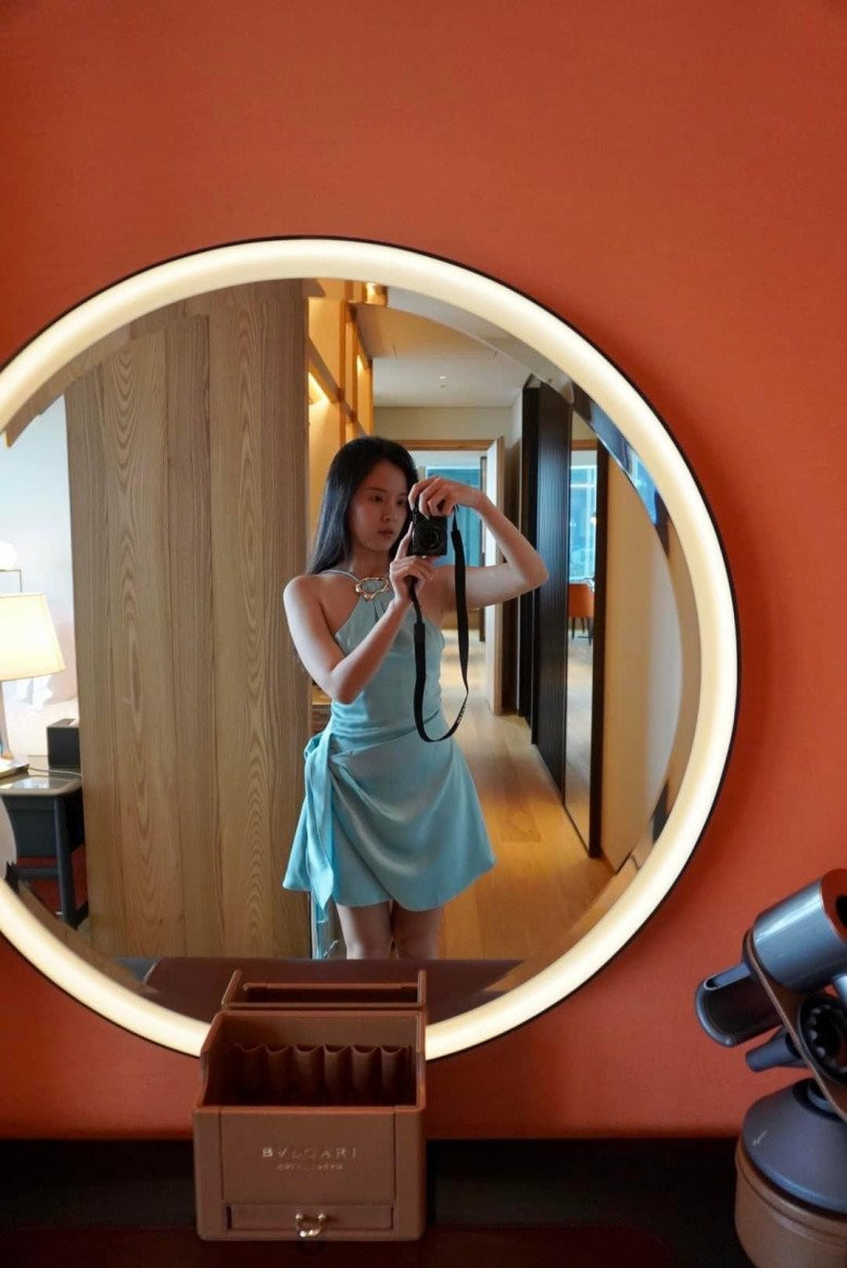 Thời điểm hiện tại, Midu đang dần thay đổi phong cách, rũ bỏ hình ảnh một cô gái dịu dàng, thanh thuần trước đây.