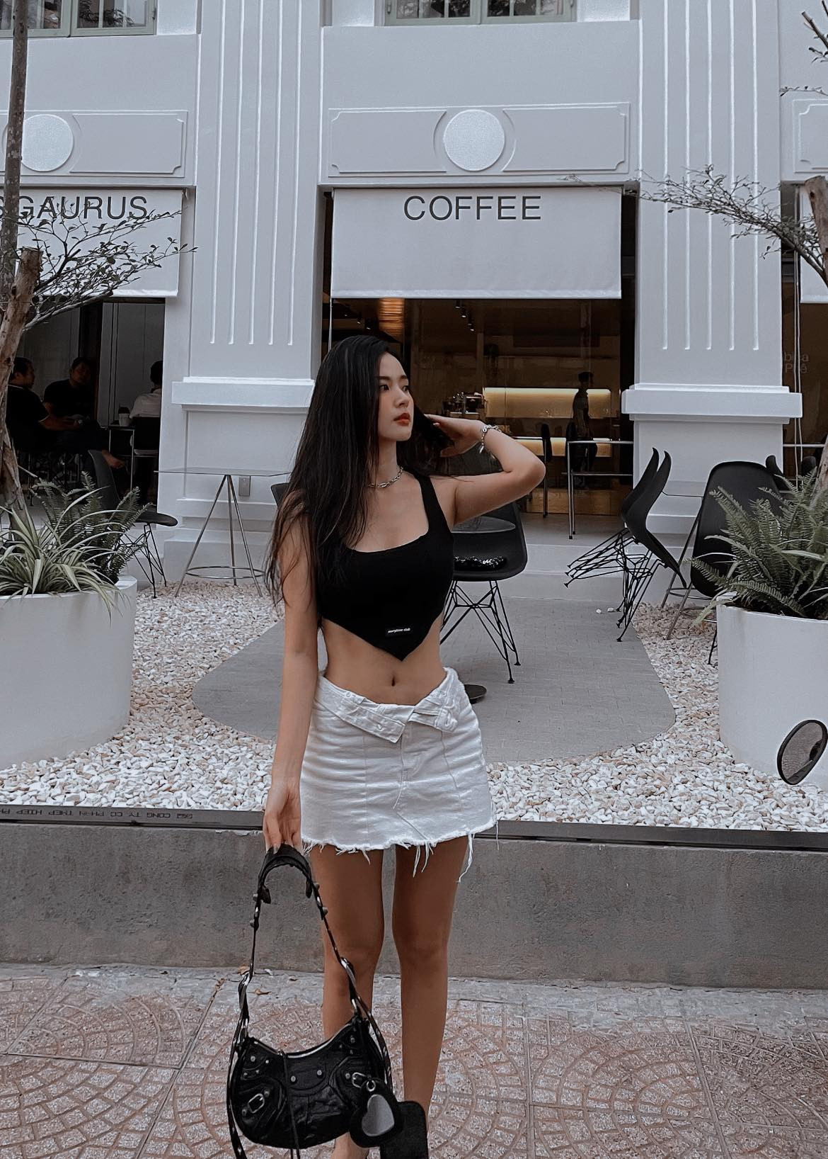 Midu từ ngày trở thành giảng viên ngành Thiết kế thời trang của Khoa Kiến trúc Mỹ thuật - ĐH Công nghệ TP.HCM - Hutech, đều nhận được sự yêu mến của học trò.