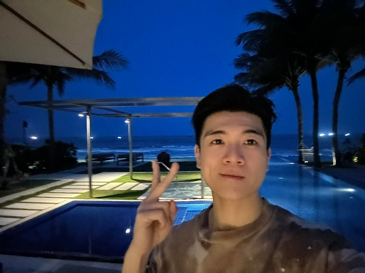 Về quan điểm dạy và chăm con, Quang Vinh cho biết mình muốn dạy con “tự lập, mạnh mẽ và đặc biệt lễ phép.