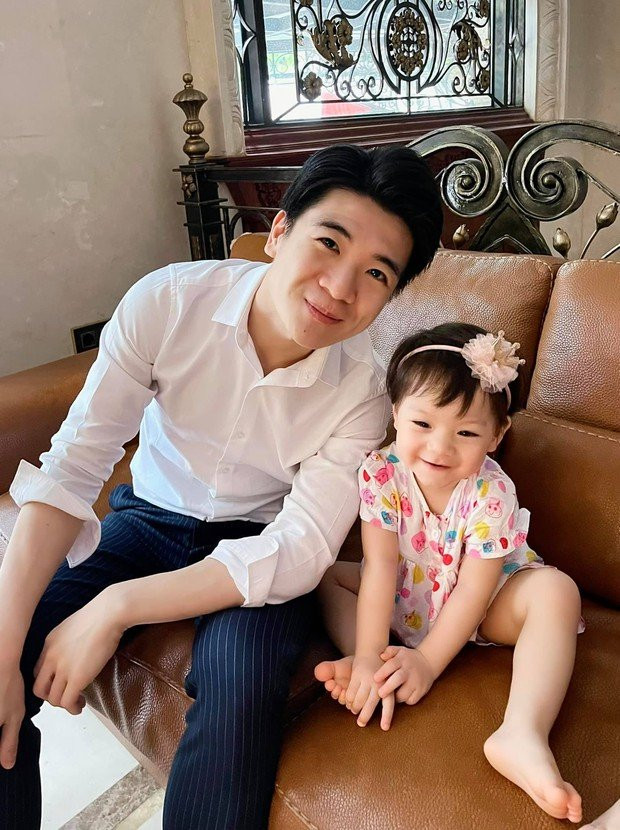 Trên MXH, Quang Vinh cũng thường xuyên chia sẻ hình ảnh, những tâm sự cho các con.