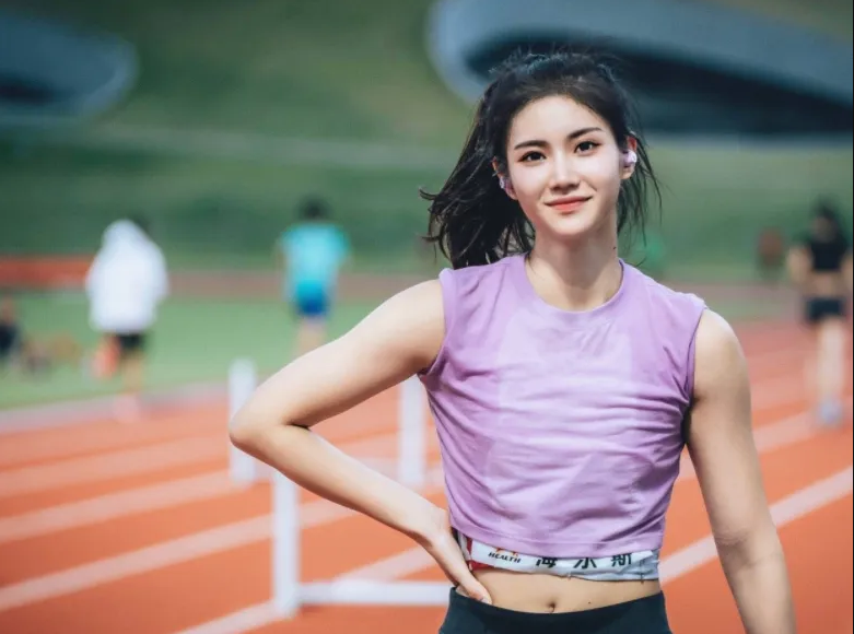 Ở tuổi 20, Hạ Tư Ngưng vẫn tiếp tục để lại ấn tượng với gương mặt xinh đẹp và thành tích thi đấu đáng mơ ước của mình. Ảnh: Tổng hợp