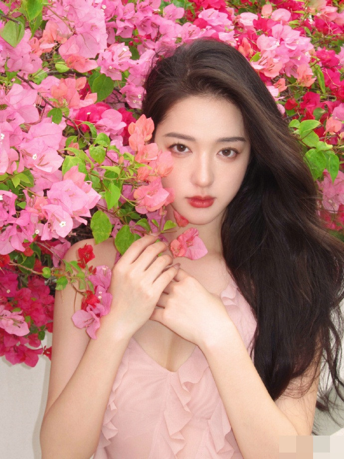 Cô nàng trở thành hiện tượng trên mạng xã hội nhờ một vài tấm ảnh cô chơi bóng rổ mà bạn bè đăng tải trên mạng xã hội.