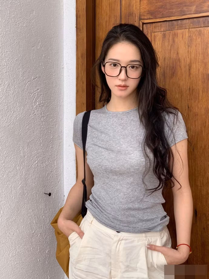 Trên mạng xã hội, Zhong Qiuqiu vẫn luôn thu hút nhiều chàng trai trẻ ở Trung Quốc.