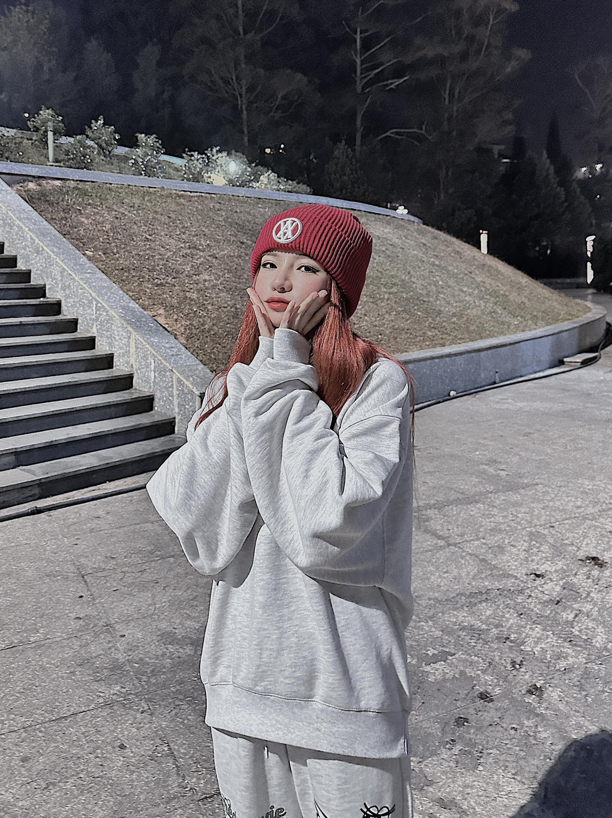 Theo nhiều người, việc cô thẩm mỹ là quyết định đúng đắn. Sau khi nâng cấp nhan sắc, có thể thấy gương mặt của hot TikToker sinh năm 1997 đã trở nên hài hòa hơn.