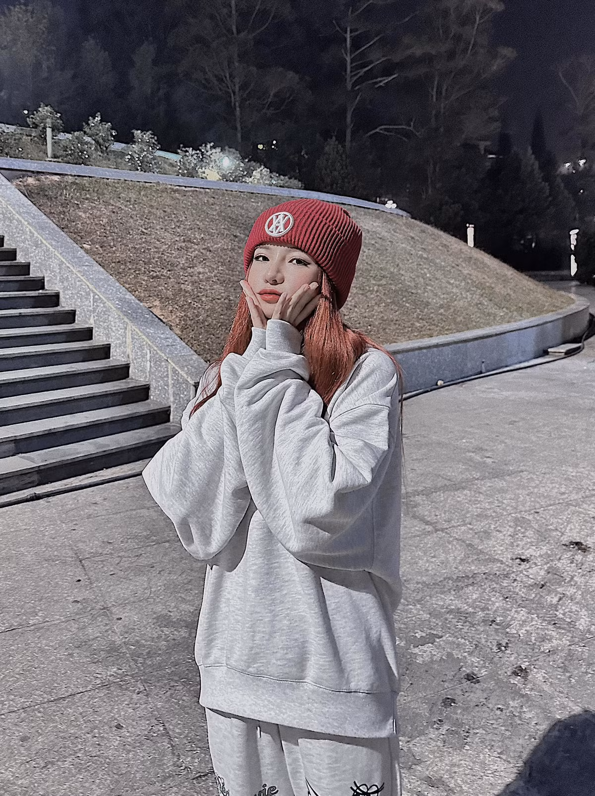 Theo nhiều người, việc cô thẩm mỹ là quyết định đúng đắn. Sau khi nâng cấp nhan sắc, có thể thấy gương mặt của hot TikToker sinh năm 1997 đã trở nên hài hòa hơn.