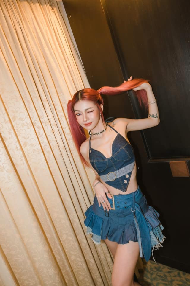 Thời gian qua cô nàng được khen ngợi nhan sắc sau khi phẫu thuật nâng mũi.