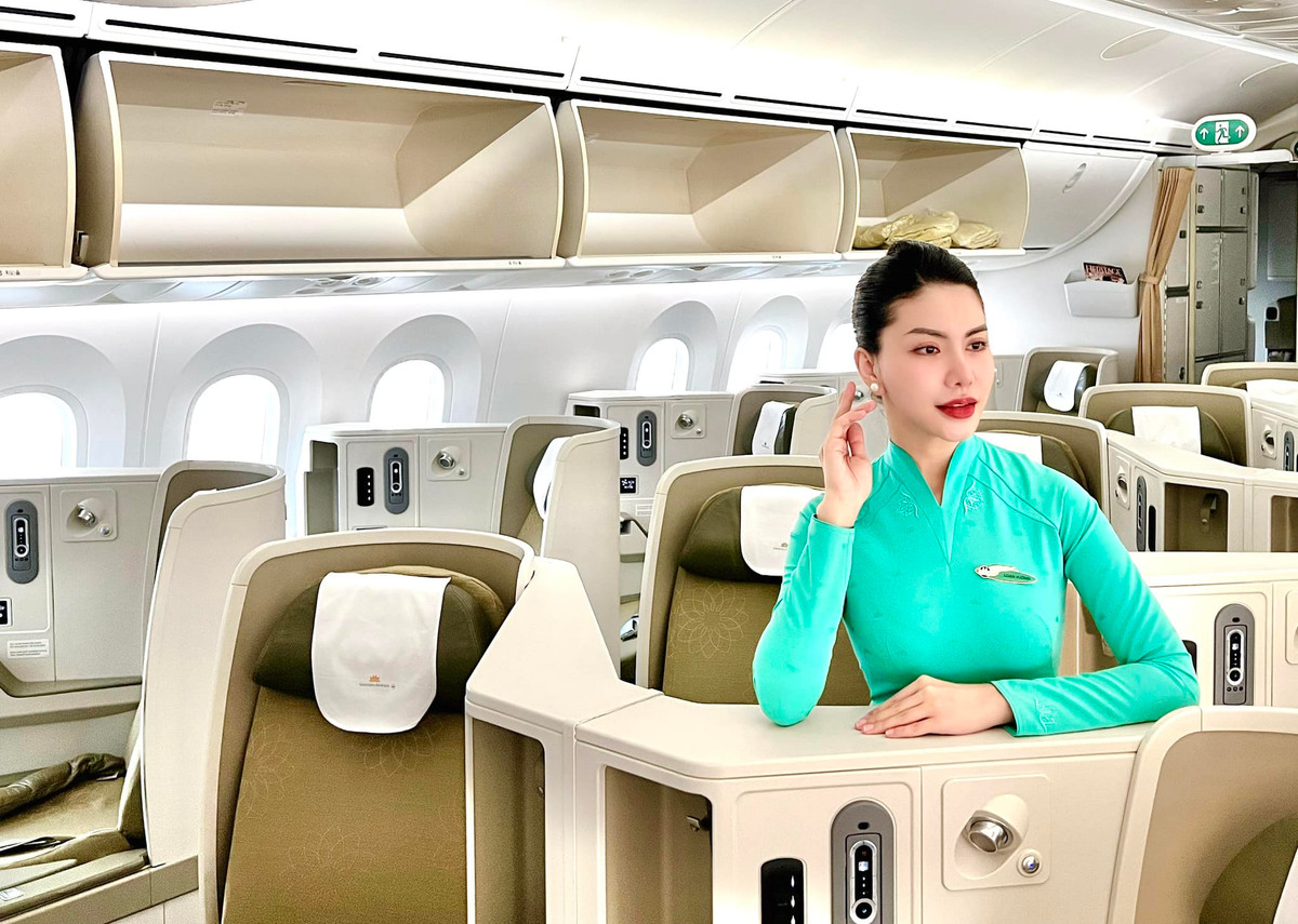 Nếu rủ bỏ trang phục "bay lượn" trên bầu trời, nhiều người nhầm tưởng cô là một hot girl, hoa hậu nào đó chứ không phải là một nữ cơ phó.