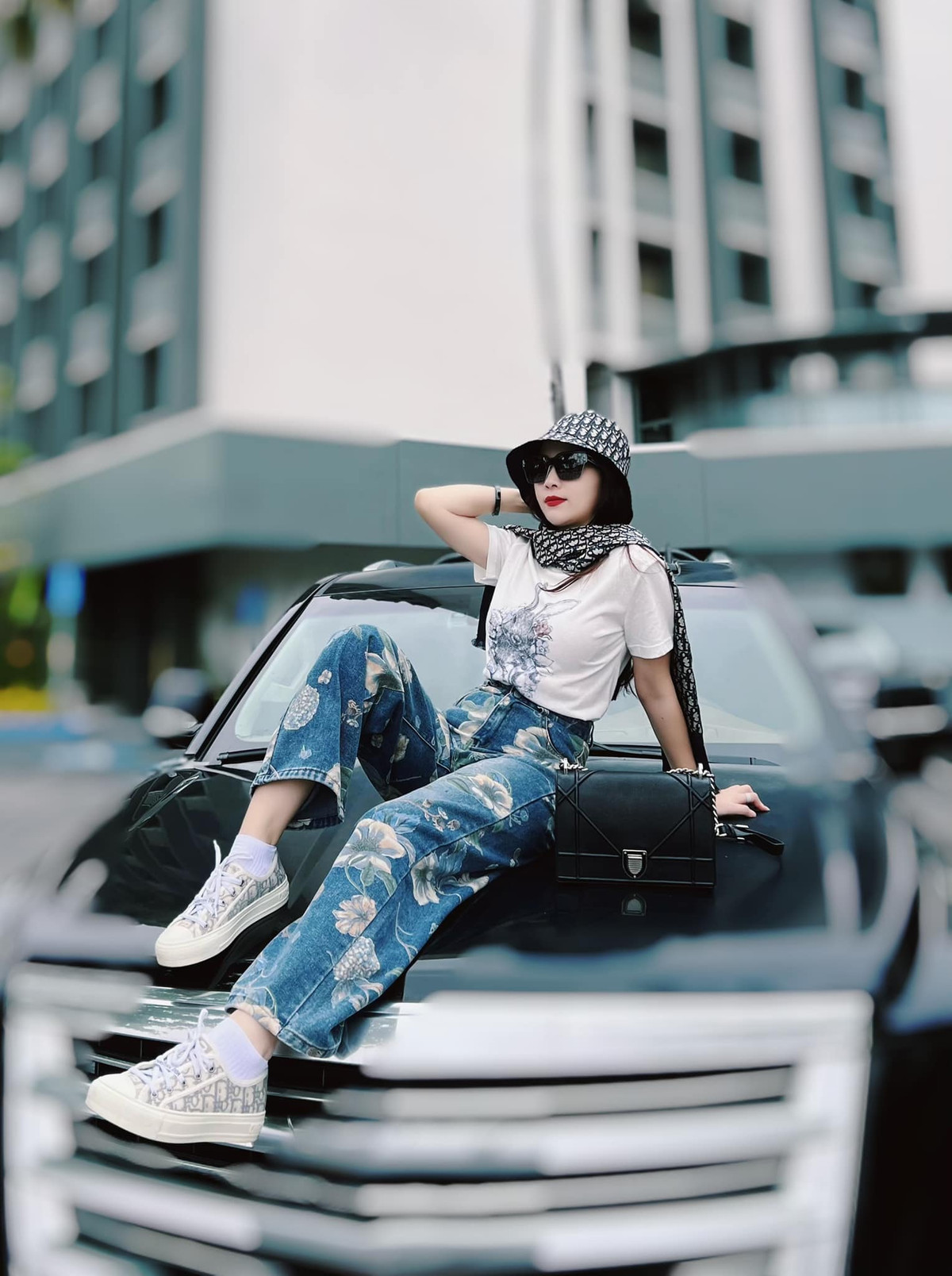 Qua 2 lần kết hôn, cô hiện đang là mẹ của 5 người con ruột. Ảnh: FBNV