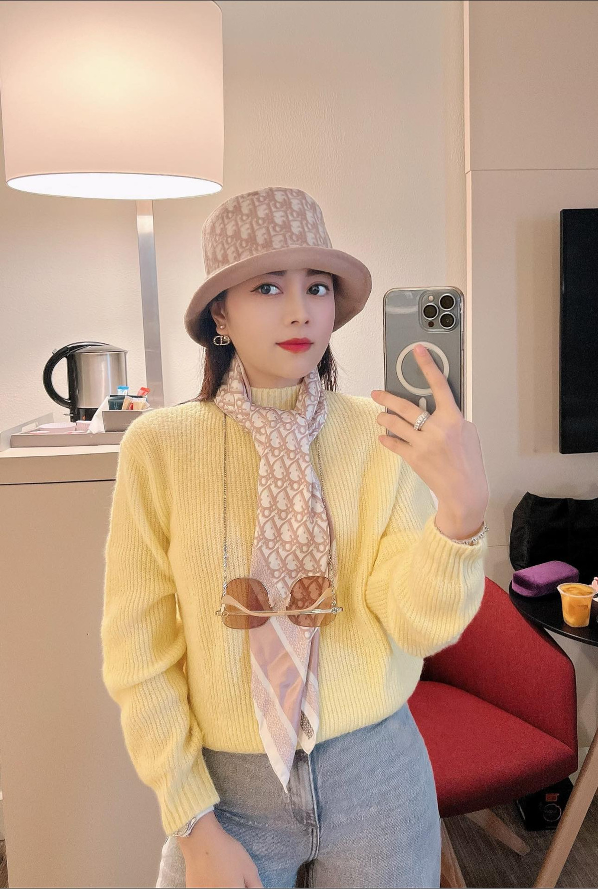 Nhan sắc ở tuổi 36 của Hằng Túi cũng nhận được lời khen ngợi vì sự xinh đẹp, trẻ trung.