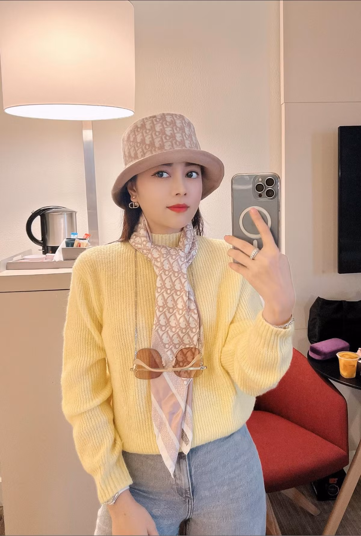 Nhan sắc ở tuổi 36 của Hằng Túi cũng nhận được lời khen ngợi vì sự xinh đẹp, trẻ trung.