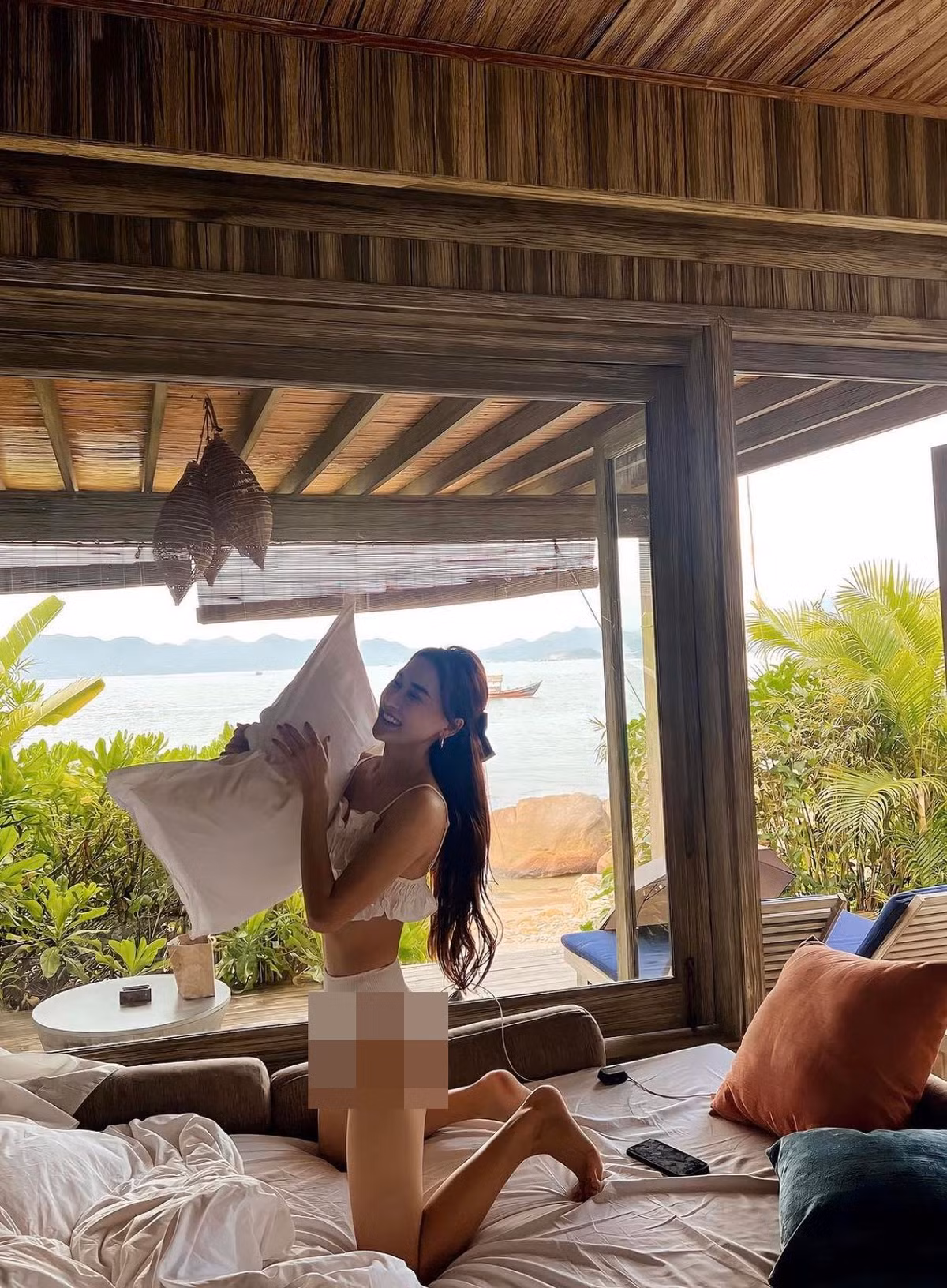 Mới đây, gái xinh này đăng tải loạt ảnh diện đồ bơi 2 mảnh, khoe trọn vóc dáng quyến rũ trong chuyến nghỉ dưỡng tại Nha Trang