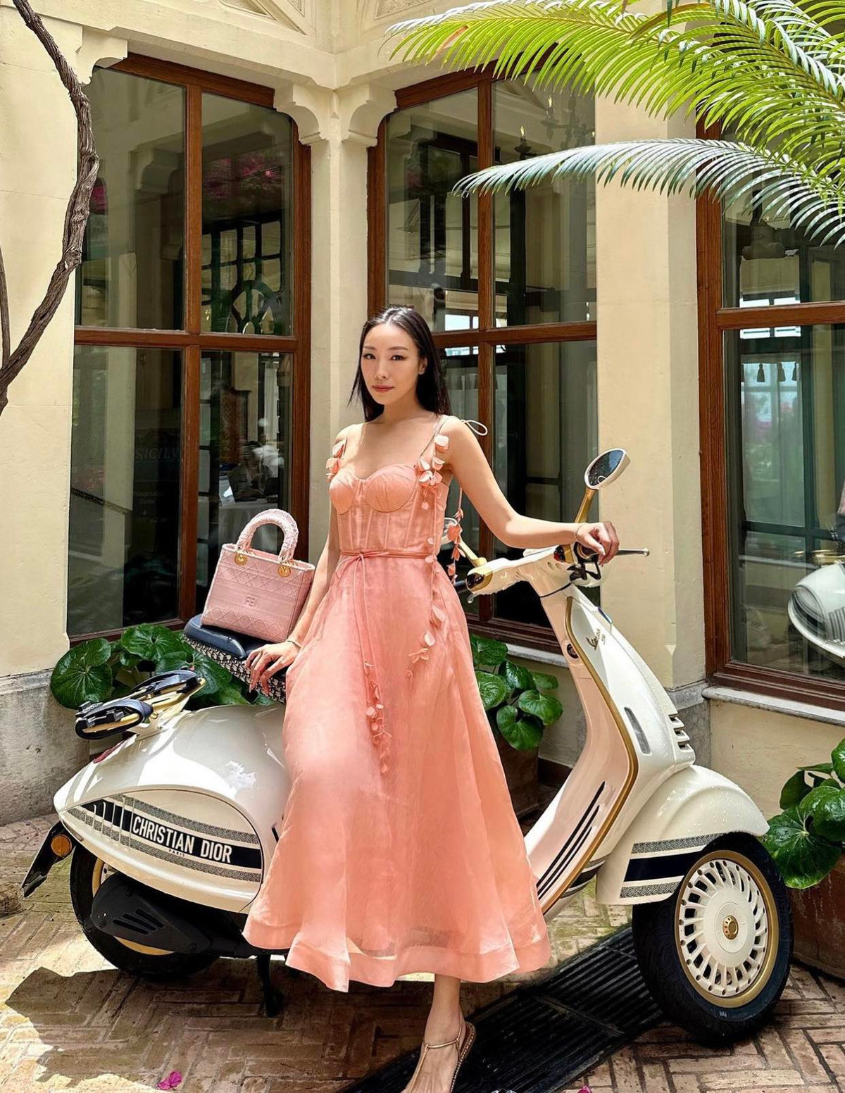 Cha của Chang là doanh nhân giàu có trong ngành đầu tư. Chính vì cuộc sống sung túc từ bé nên Chang đam mê thời trang và có gu thẩm mỹ cao cấp.