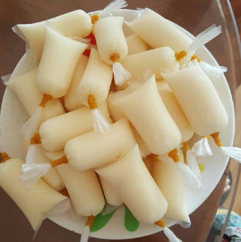 Những chiếc kem túi ngày ấy được làm rất đơn giản nhưng bây giờ có trả bao nhiêu tiền cũng khó tìm lại.