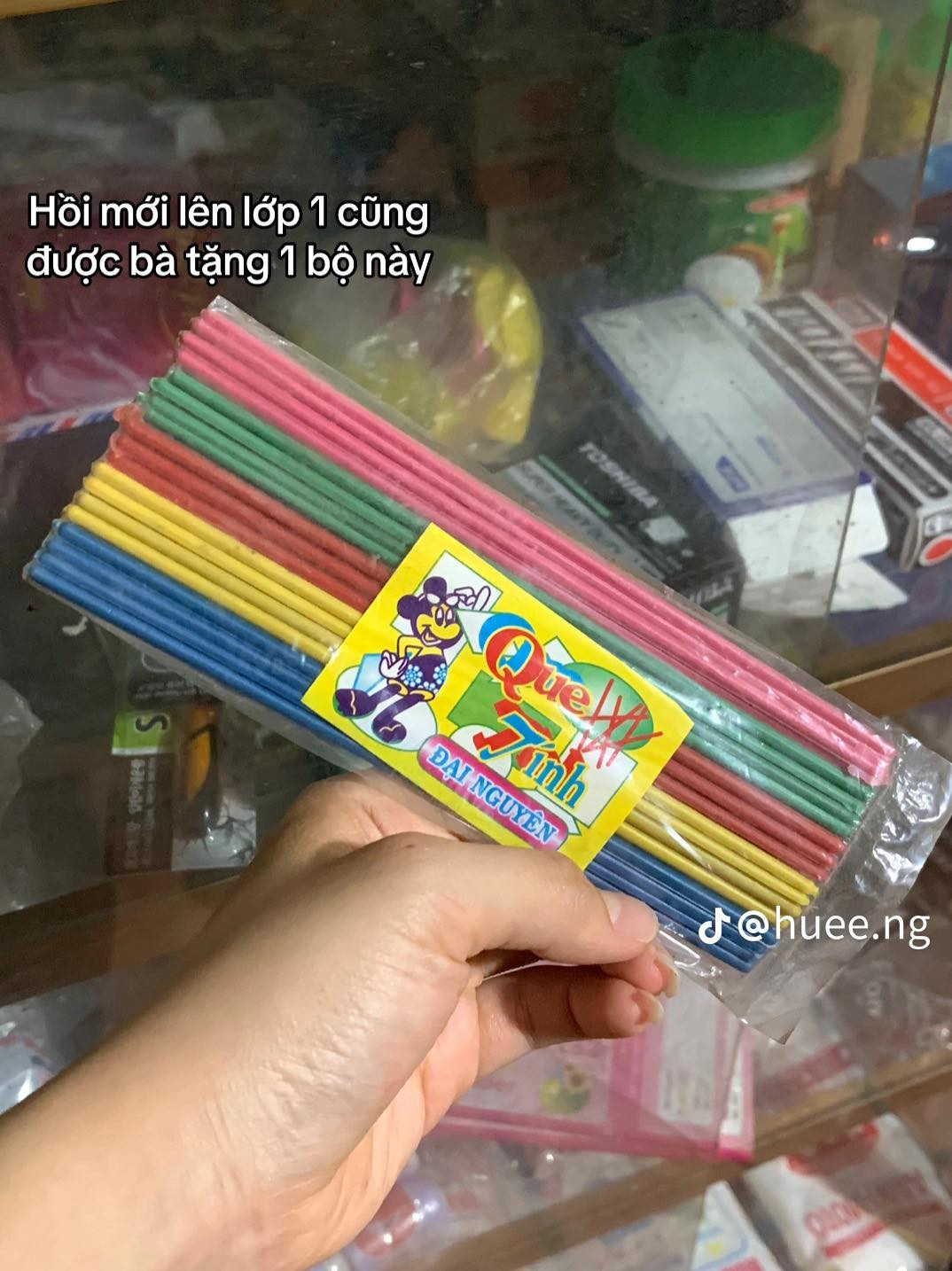 Một số người đã lập tức nhận ra, món hàng đều gắn với ký ức tuổi thơ mình.