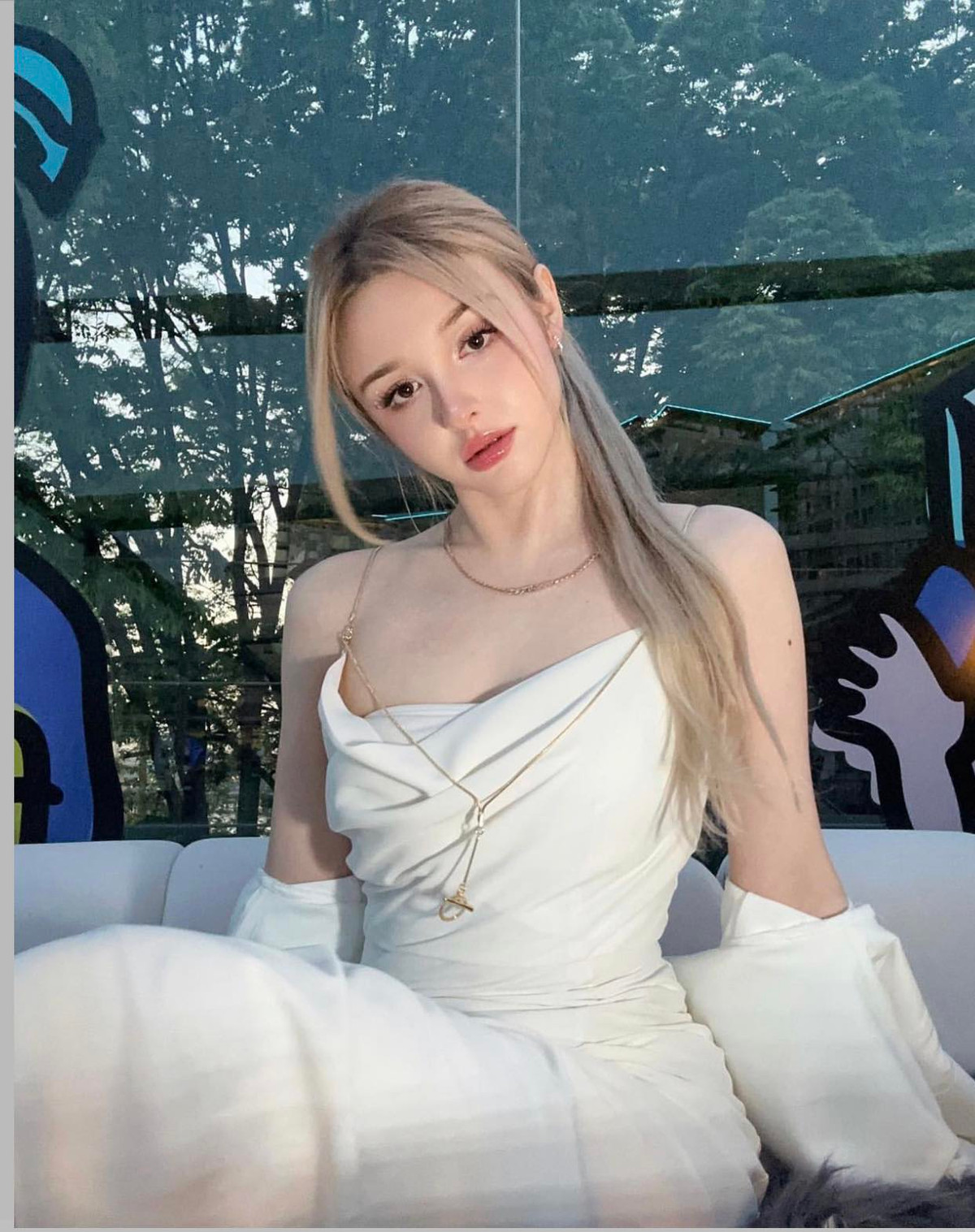 Hiện tại, Karimova Elina đang là một trong số những người mẫu ảnh ngoại quốc được chú ý tại xứ sở kim chi.