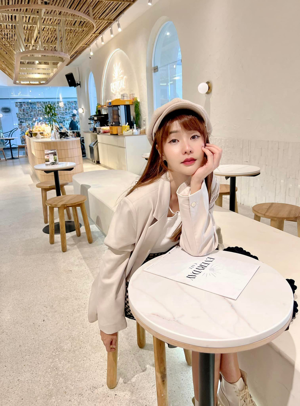 Cô nàng sở hữu gu thời trang thời thượng được nhiều bạn trẻ học hỏi.