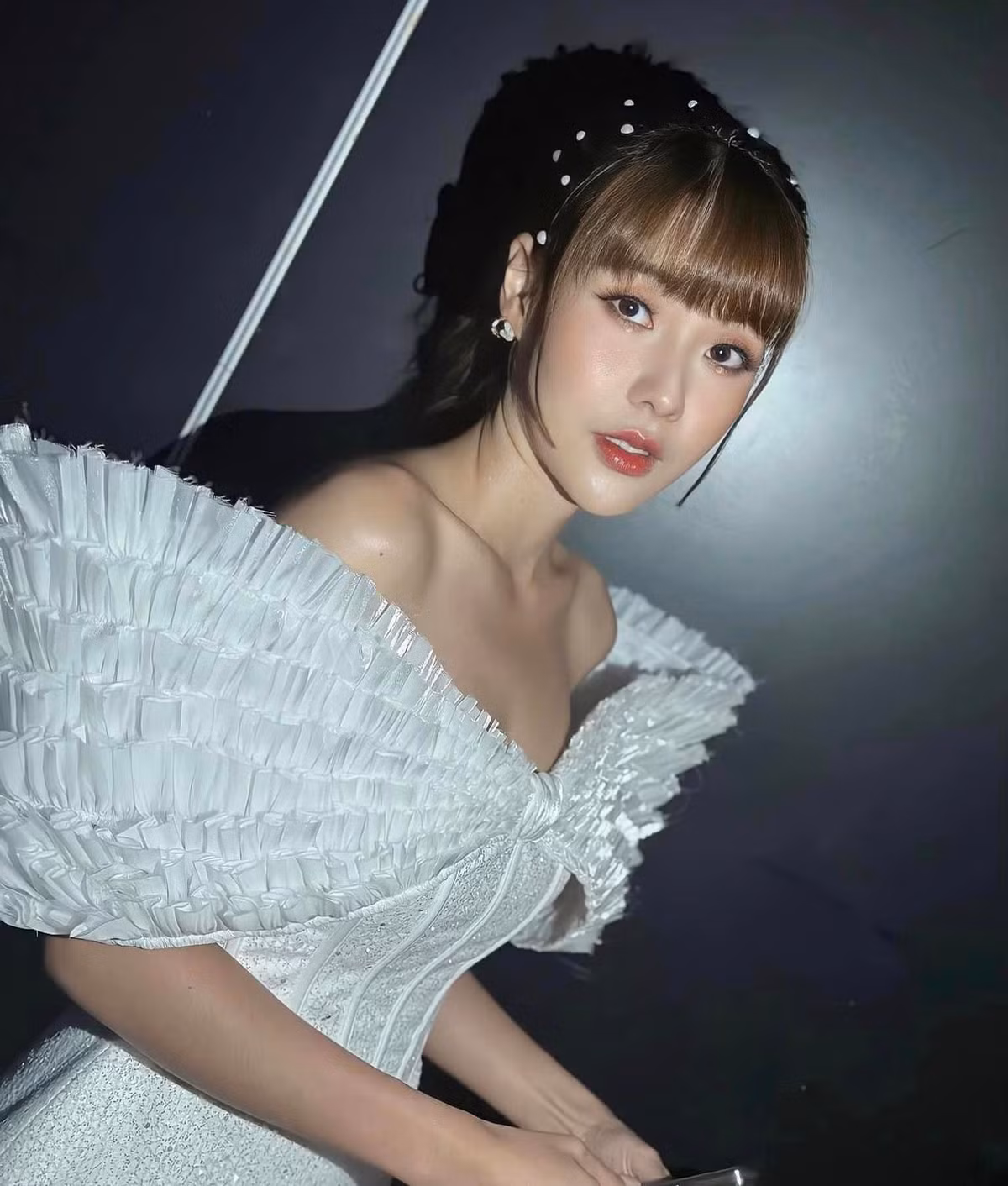 Nữ MC xinh đẹp còn trở thành streamer thuộc biên chế của Ari FC Esports.