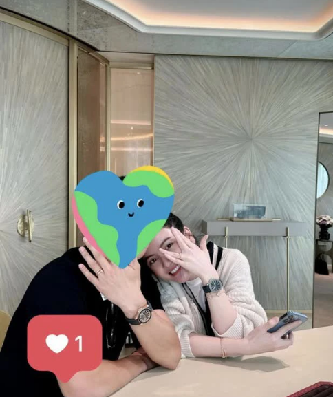 Trước khi xảy ra những ồn ào này, Quang Hải còn cùng bạn gái đến ra mắt CLB mới tại Hà Nội.