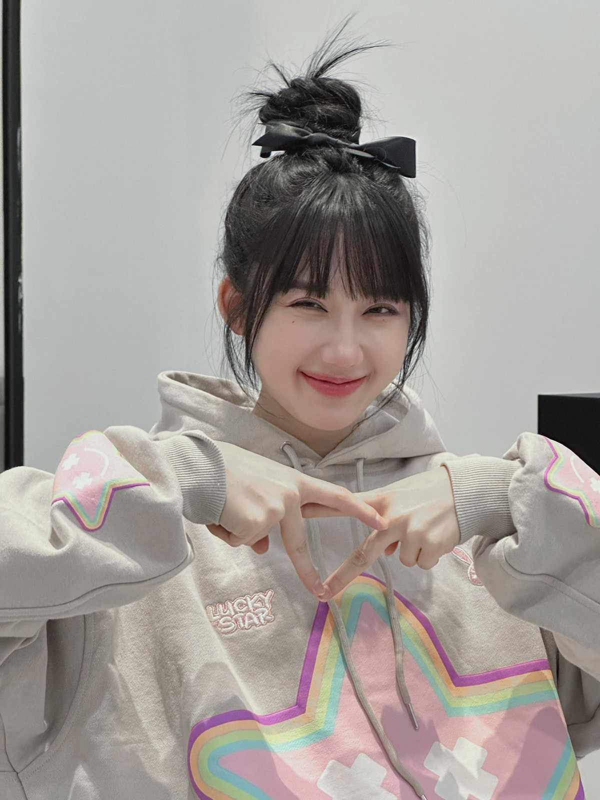 Thậm chí, với nhan sắc vừa quyến rũ, vừa trong trẻo của Mina Young khiến nhiều người lầm tưởng là người Hàn Quốc.