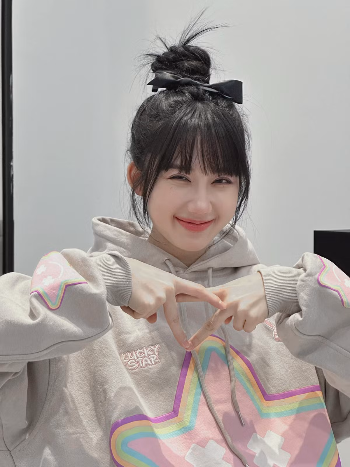 Thậm chí, với nhan sắc vừa quyến rũ, vừa trong trẻo của Mina Young khiến nhiều người lầm tưởng là người Hàn Quốc.