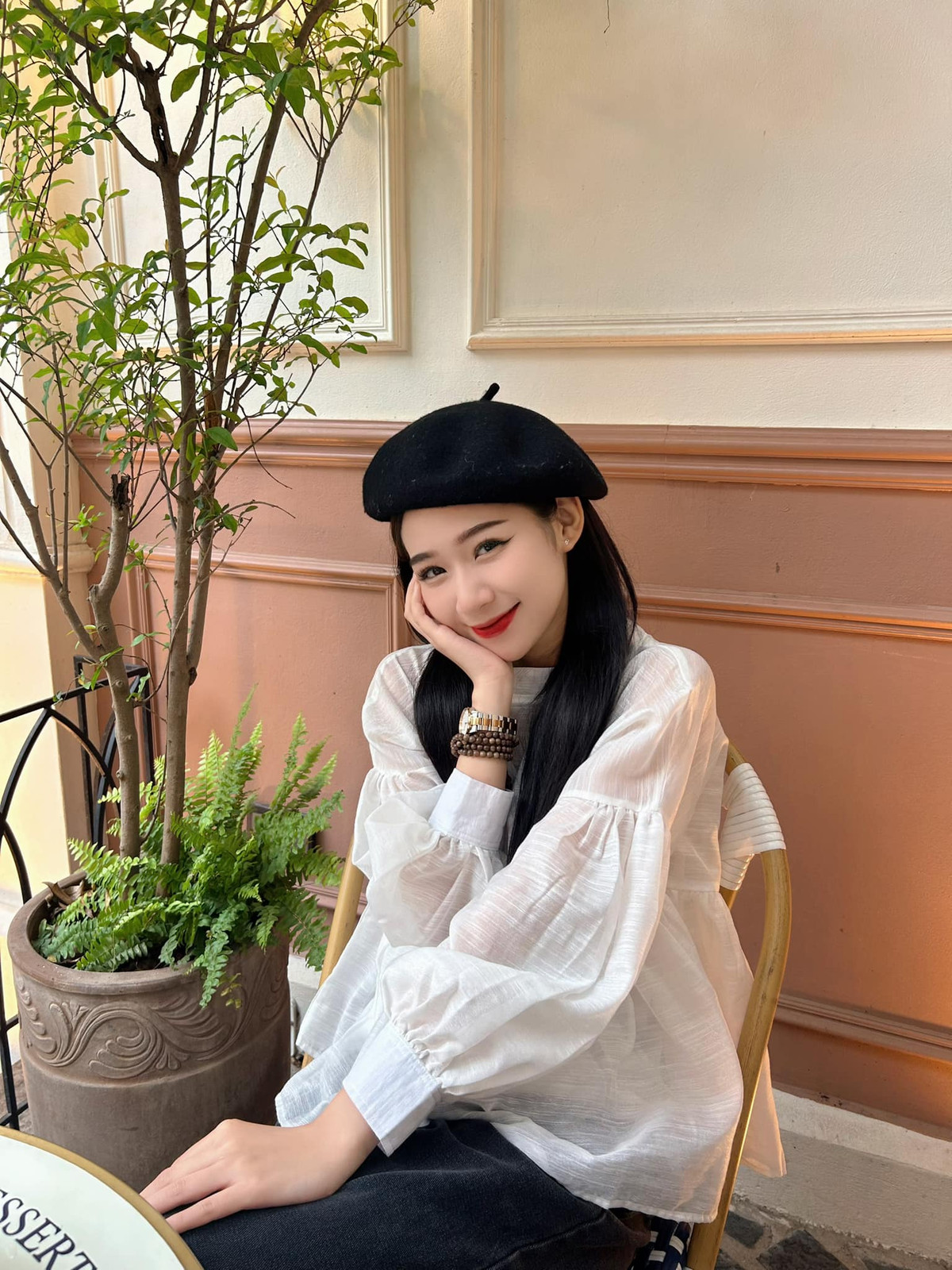 Thời điểm đó gái xinh gây "thương nhớ" cho biết bao nhiêu người với nụ cười duyên dáng, mái tóc đen xõa ngang vai.