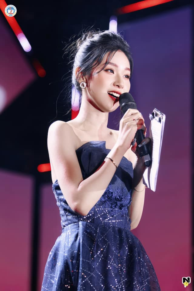 Vẻ đẹp ngọt ngào của cô gái này luôn làm người đối diện xao xuyến.