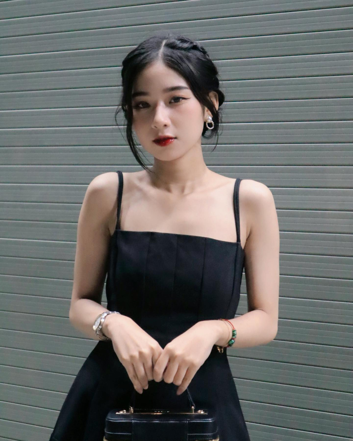 Thu Trang bật mí mức thu nhập của cô hiện từ 10-20 triệu đồng/tháng. Nhờ đó, cô gái trẻ có thể tự lập về mặt tài chính, mua được những món đồ yêu thích.