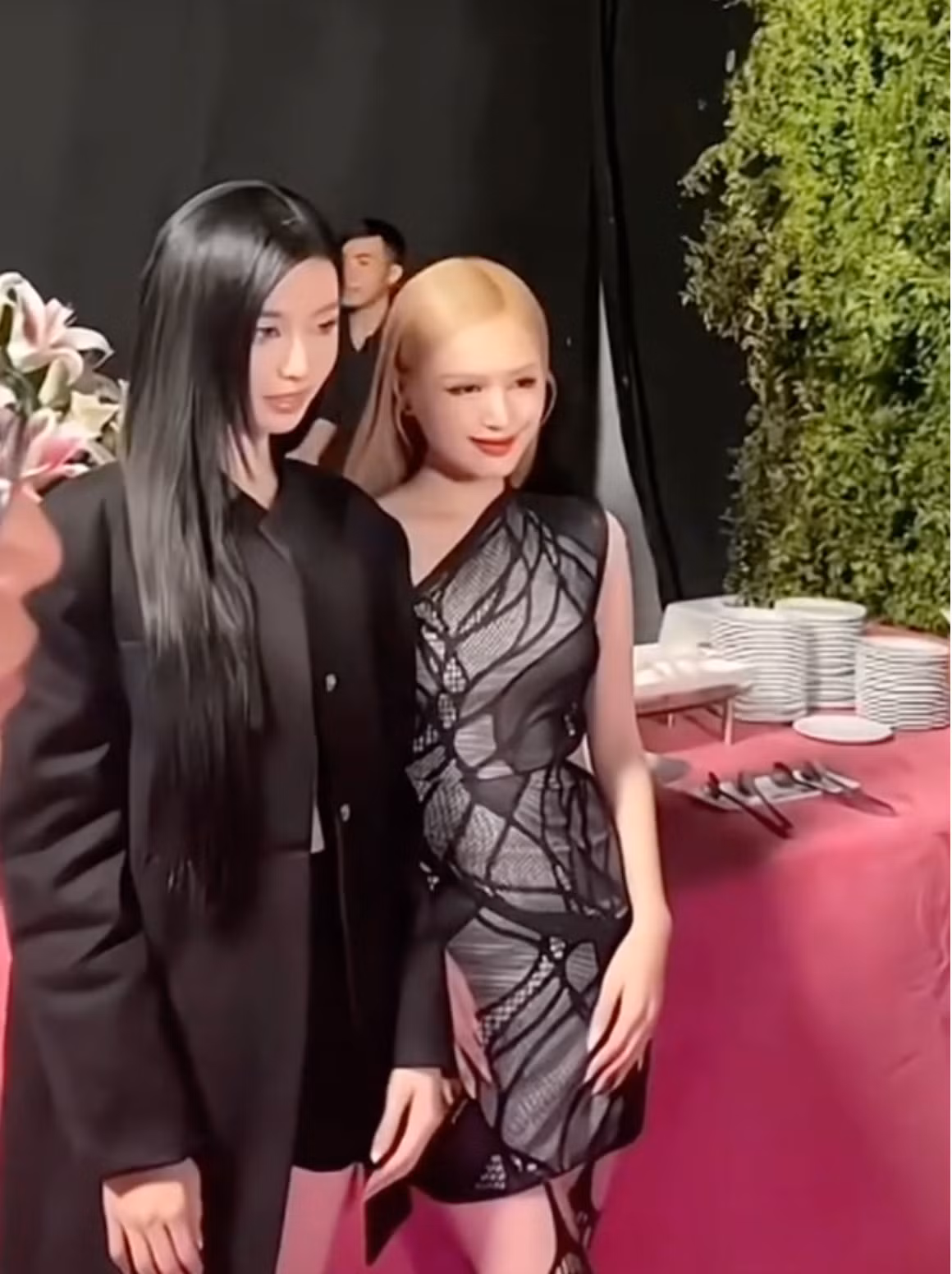 Danh tinh gai xinh khien Xoai Non lu mo nhan sac ngoai doi thuc