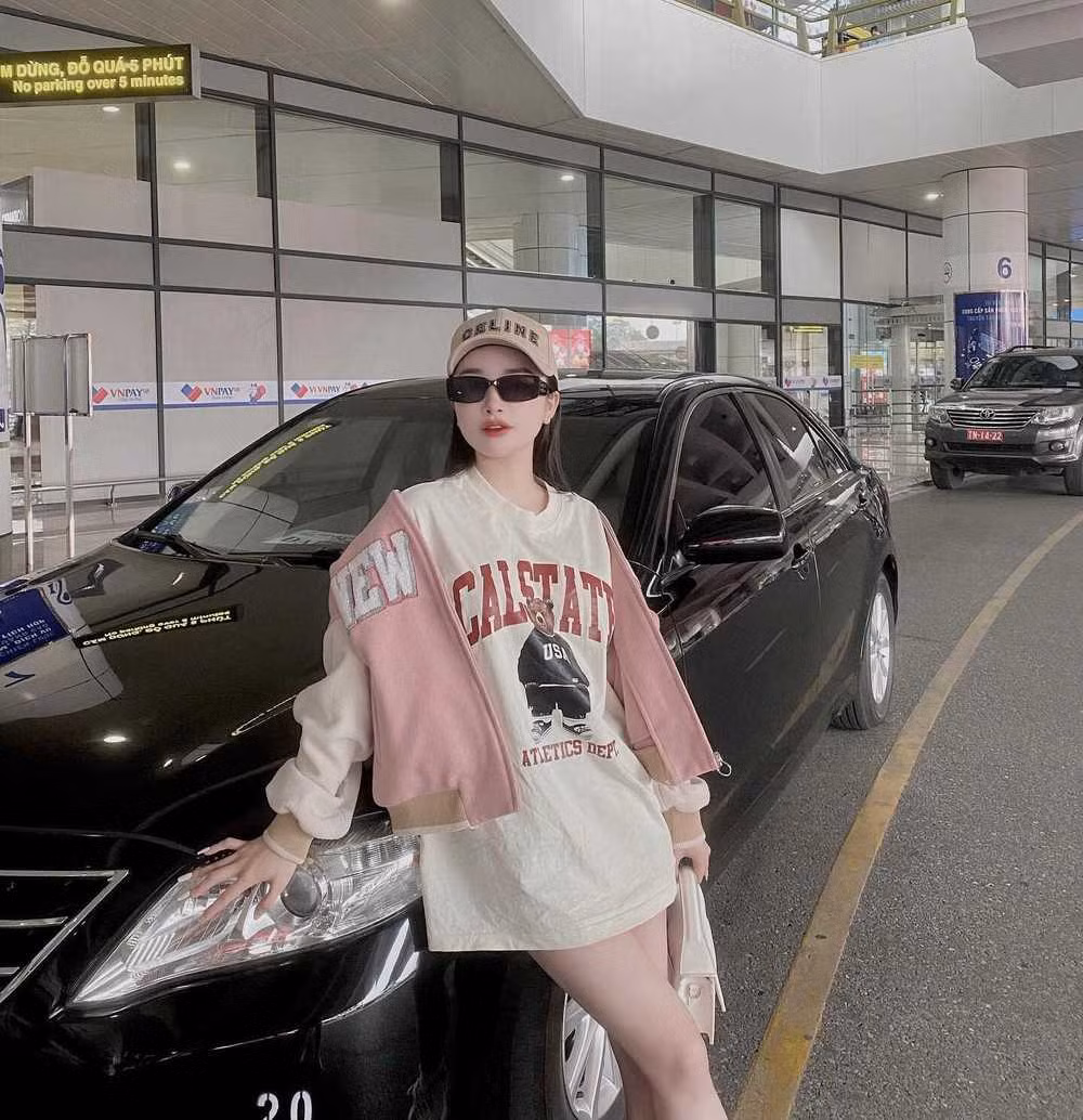 Nhiều người nhận xét cô vừa xinh lại giàu, đúng chuẩn cô gái mà bao chàng trai mong muốn có được. Ảnh: Fanpage Nghệ An