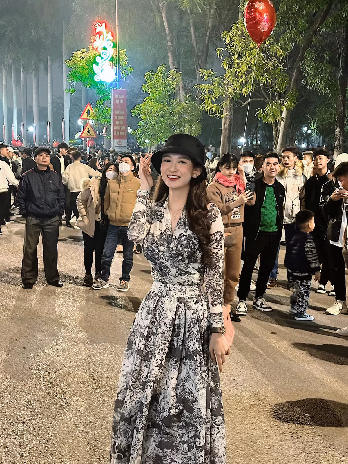 Cách đây không lâu, Thư Vũ khiến nhiều người bất ngờ khi “cắt phăng” mái tóc dài thương hiệu để thay đổi hình tượng