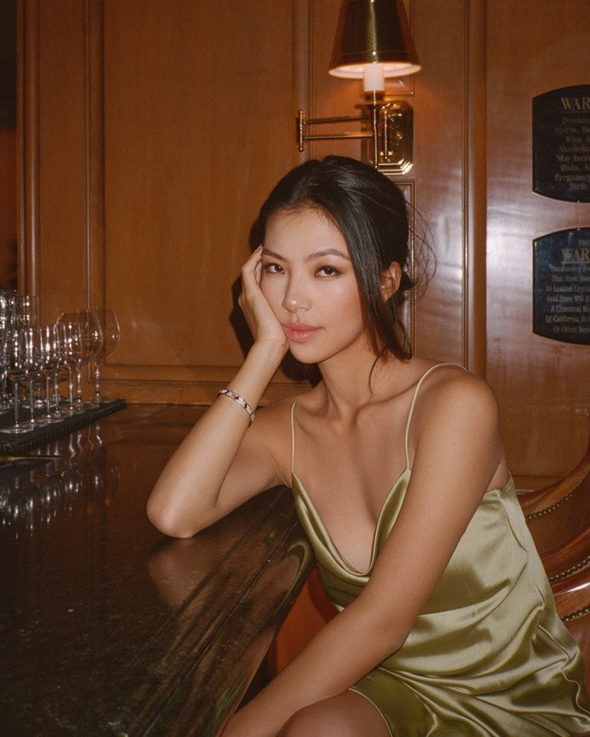 Với mỗi bức hình được đăng tải, Lily Muni He đều nhận về nhiều lời khen ngợi bởi ngoại hình gợi cảm và xinh đẹp.