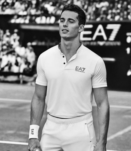 Pietro tập trung vào sự nghiệp người mẫu sau khi lấy bằng Tiến sĩ Kỹ thuật tại ĐH London,