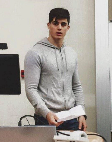 Ngay khi đăng tải, bài đăng lập tức gây sốt cộng đồng mạng và nhận được gần 2.000 lượt thích chỉ trong khoảng thời gian ngắn.